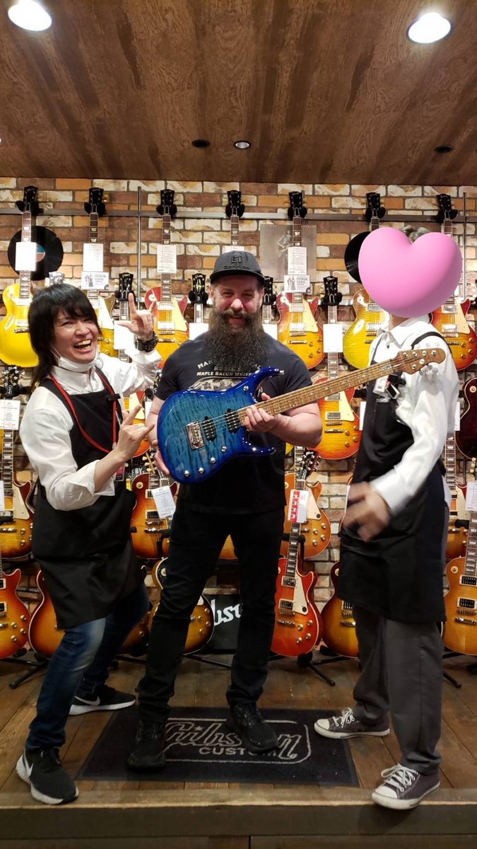 野生のルーデス目撃情報あるかな🎹
梅田のヨドバシで弾いてたんだぜ…✨

前回はまさかのペトルーシが主人の職場の楽器屋に来て、主人は接客できて大興奮やった〜🎸

どこに現れるかわからない方達🥺✨