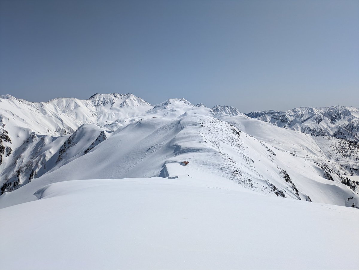 jump_trail's tweet photo. 1Day大日岳、10時間半。去年は3時スタートで日暮れギリギリだったけど、今年は余裕を持って無事帰還。朝はカリカリ、午後は春スキー、滑りも楽しめ充実した山スキーでした！ https://t.co/rfm0AF8TfT