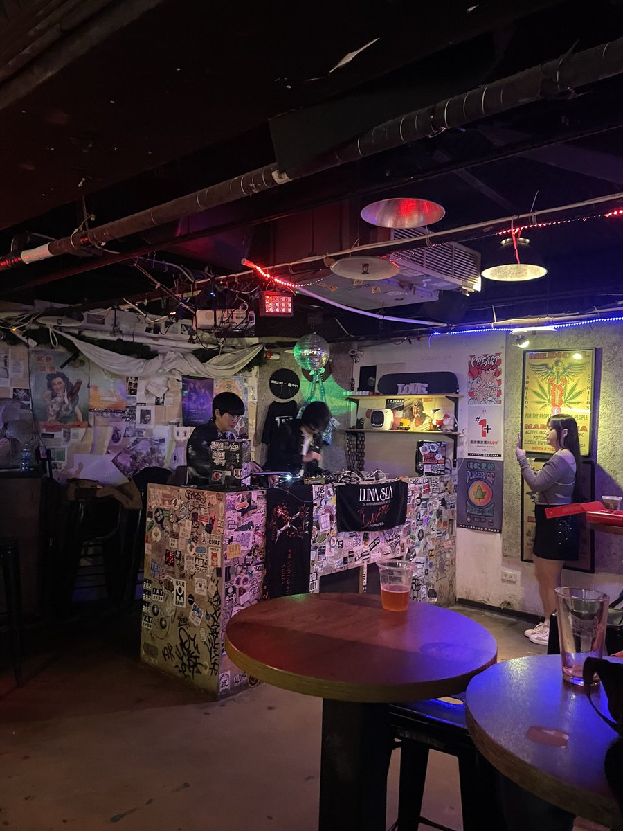 SugiSLAVE's tweet photo. @331shinya @LUNASEAOFFICIAL @RyuichiKawamur2 @SUGIZOofficial @INORAN_OFFICIAL @J_wumf 

昨日、台北で小さな真矢の記念イベント。
SLAVEのみんなと泣いて、歌って、笑って…これからもずっとLUNA SEAと共に🖤

#一生SLAVE
#真矢パパどうもありがとう
#LoveFromTaiwan

https://t.co/sjlwJpRwF0… https://t.co/ys4r0eBs4R