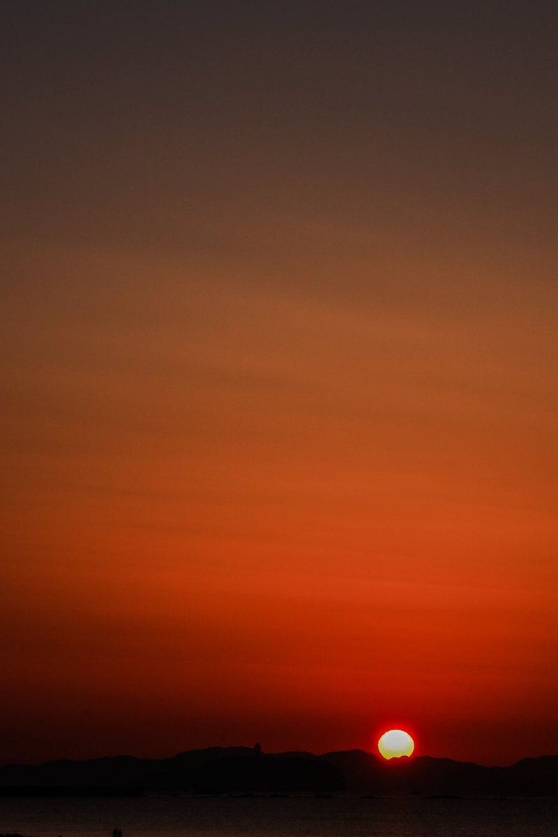 tooyamanorimasa's tweet photo. 赫(かがや)く。
The beginning of light.
#sunriselover
#japanview
#空がある風景 https://t.co/g0LazFDGcM