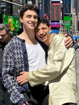 IronicalMonocle's tweet photo. Legend has it that Jayden is actually 7' tall... but that posture tho. 🤣👻
#SaveDeadBoyDetectives #LookWithin https://t.co/A0blGvjsqy