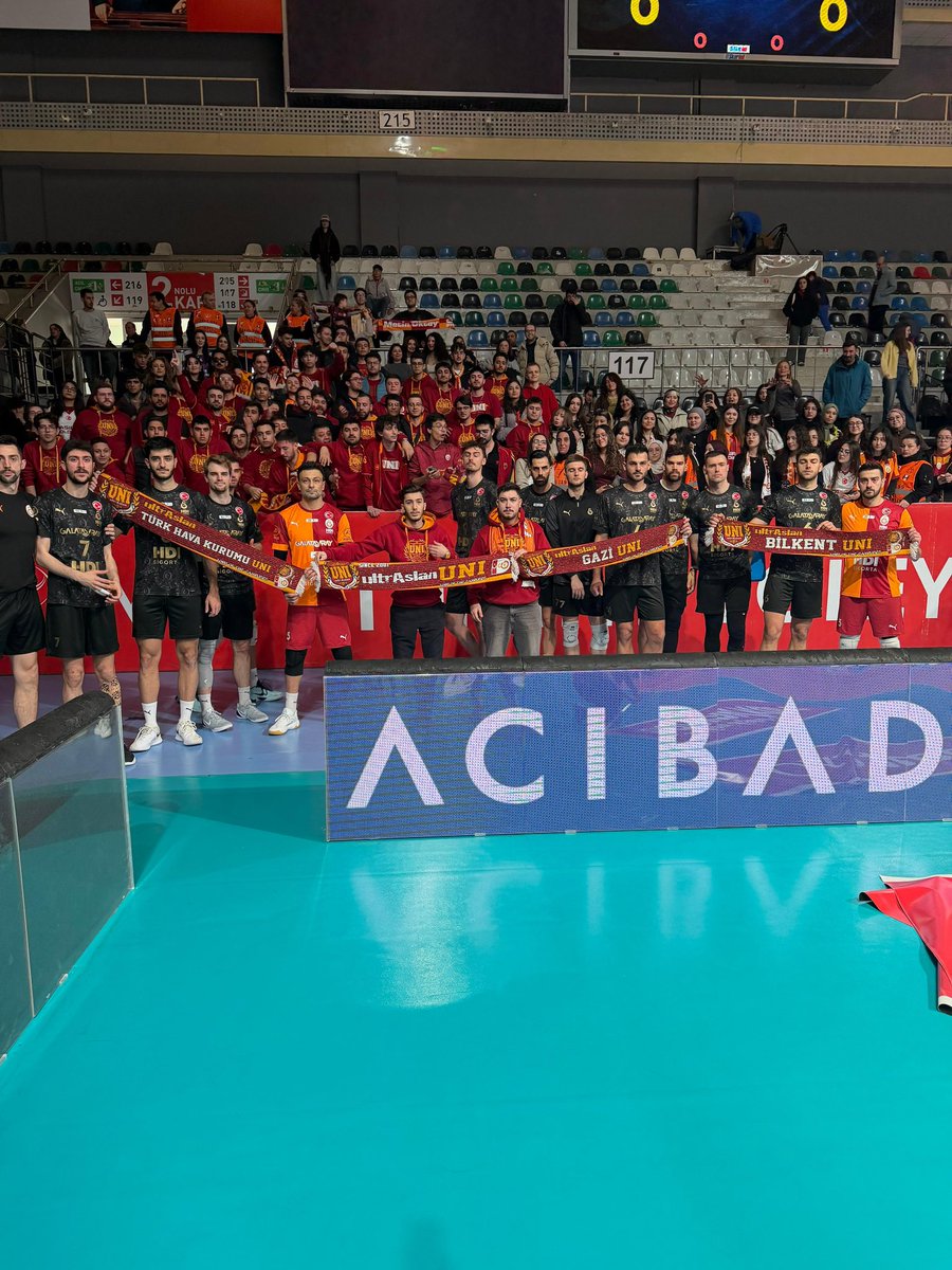 Erkek voleybol takımımızı Ankara'da, Spor Toto karşısında tribünde yalnız bırakmadık! #ultrAslanUNI
