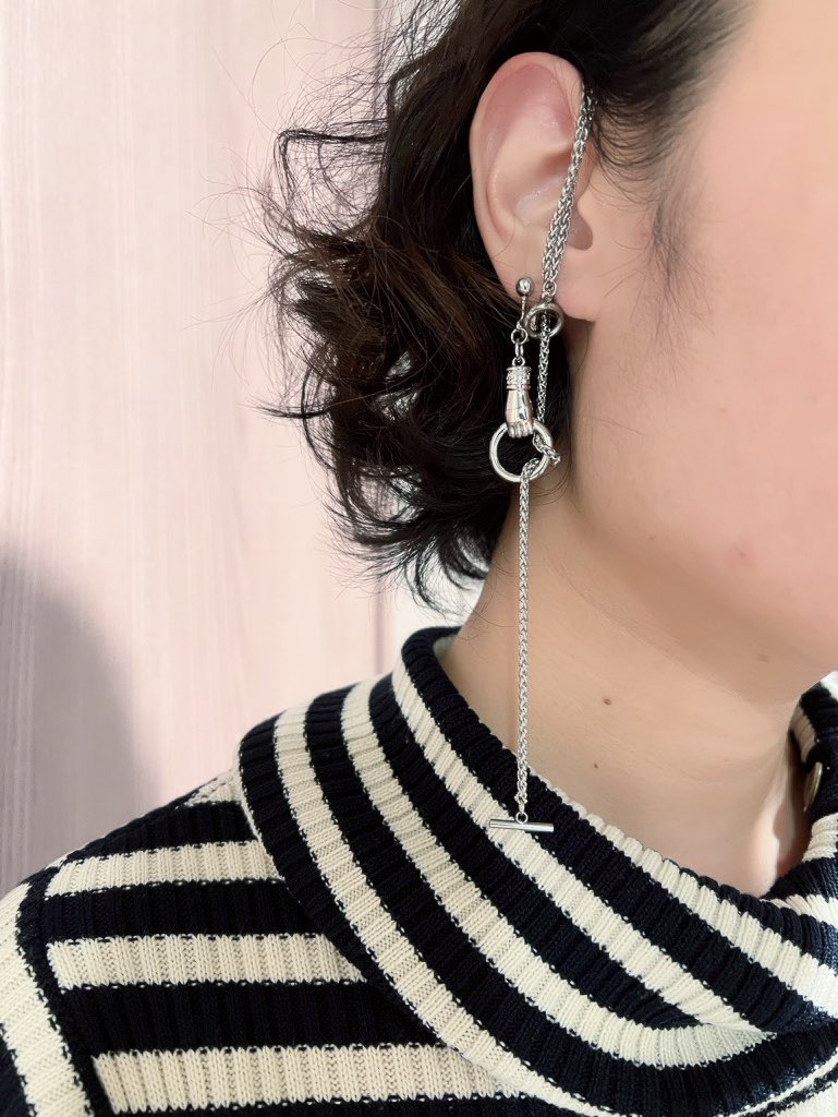 他のイヤーフックと同じで、無理やり頭ぶん回したり、つけた方向に