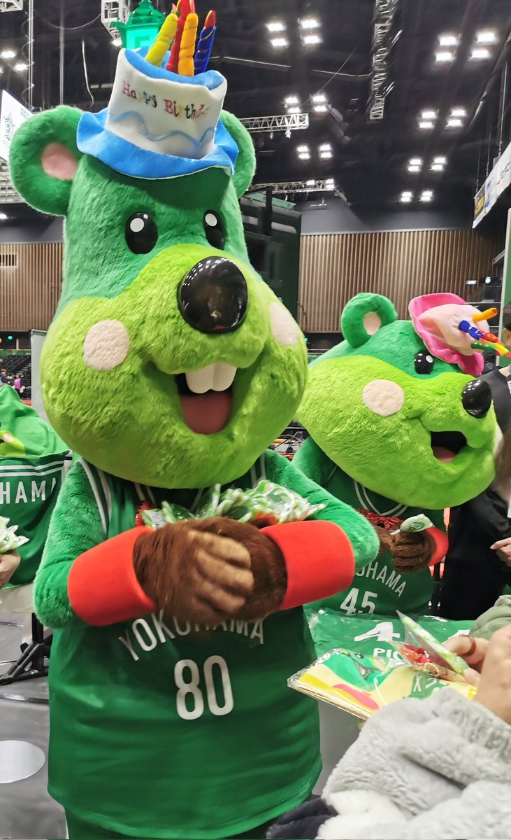 maru_basket_fun's tweet photo. #EXGREEN
今回のグリーンな戦いは連敗となってしまいましたが、強敵に最後まで懸命に食らいつくエクセレンスの選手たちの姿はとても激熱でした！

グリーンな推しもグリーンなマスコットたちも大好き！
目指せPO上位進出🔥グリーンなホームでみんなで戦いたい！！ https://t.co/Yo1ayinGCr