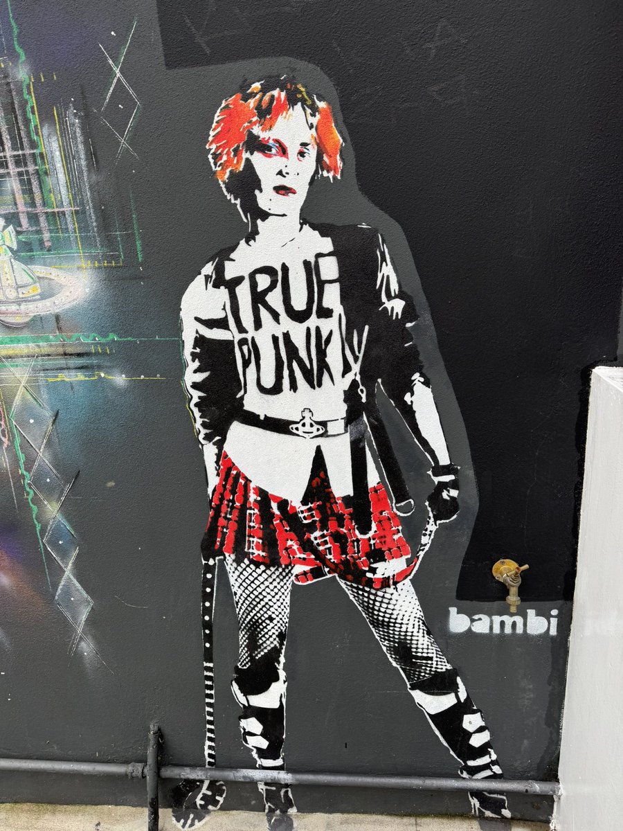 lovestreetart22's tweet image. “True Punk” by Bambi on the Kings Road, London.
#StreetArt #Bambi #London #punk