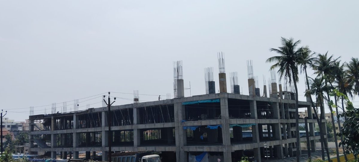 Updatestrichy2's tweet photo. 🚨 Construction 🏗️ 🚧 Update of G+5 Floors Tech Park Size 1 Lakh sqft at Chennai bye pass Near Palpannai shaping well 🙌 #Trichy #IT #ITES #BFSI #Officespace #Techpark https://t.co/Q64vLu3PxX