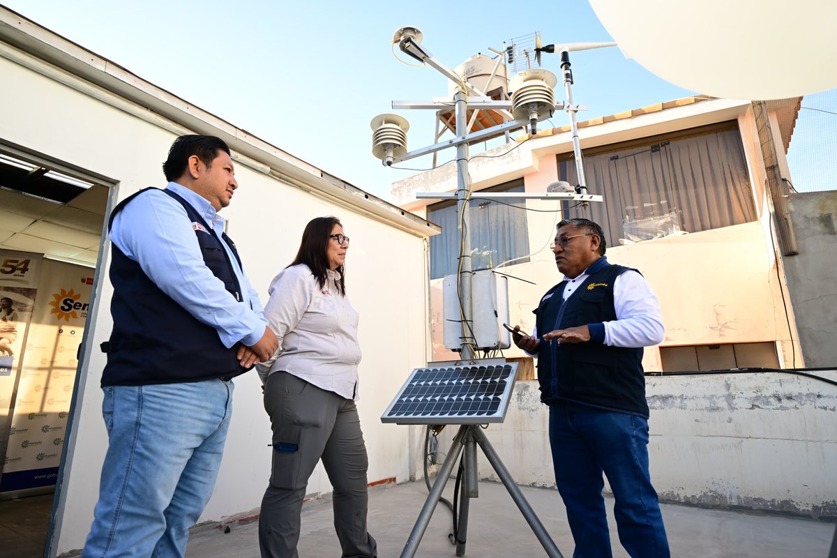 MinamPeru's tweet image. 📍 #Arequipa | Servicio Nacional de Meteorología e Hidrología del Perú

La ministra del Ambiente, Nelly Paredes del Castillo, supervisó el fortalecimiento tecnológico del @Senamhiperu en Arequipa, incluyendo el lanzamiento de una radiosonda para optimizar el monitoreo atmosférico