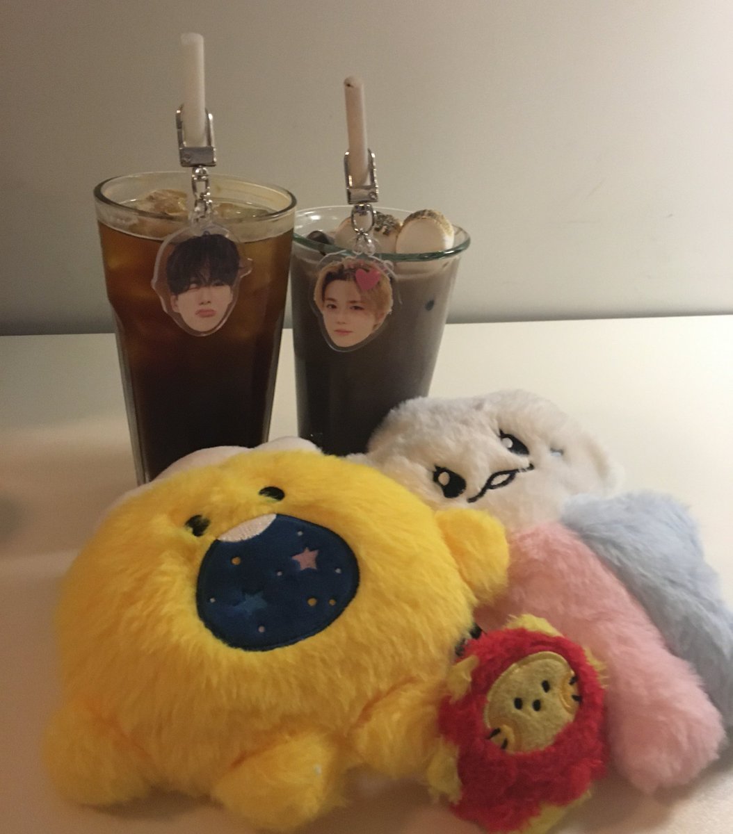 d0takoo's tweet photo. 좋은…사람과…좋은…시간…

#이야아마시따아도영아
#재혁아_바나나우유말고_이것도먹어봐
#정환아_여기맛있소 https://t.co/PajdZD9n4V