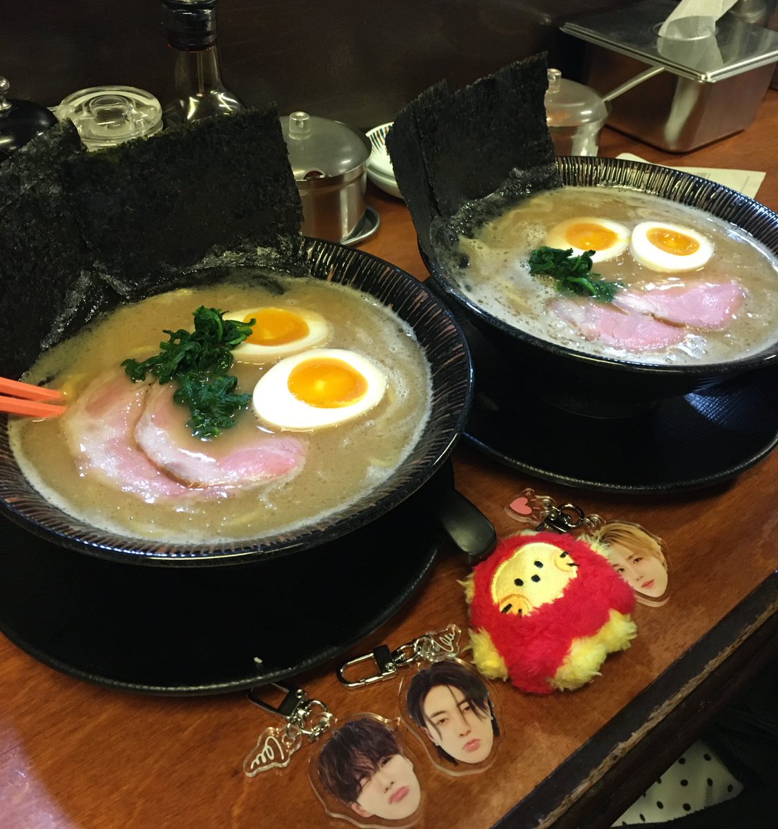 d0takoo's tweet photo. 좋은…사람과…좋은…시간…

#이야아마시따아도영아
#재혁아_바나나우유말고_이것도먹어봐
#정환아_여기맛있소 https://t.co/PajdZD9n4V