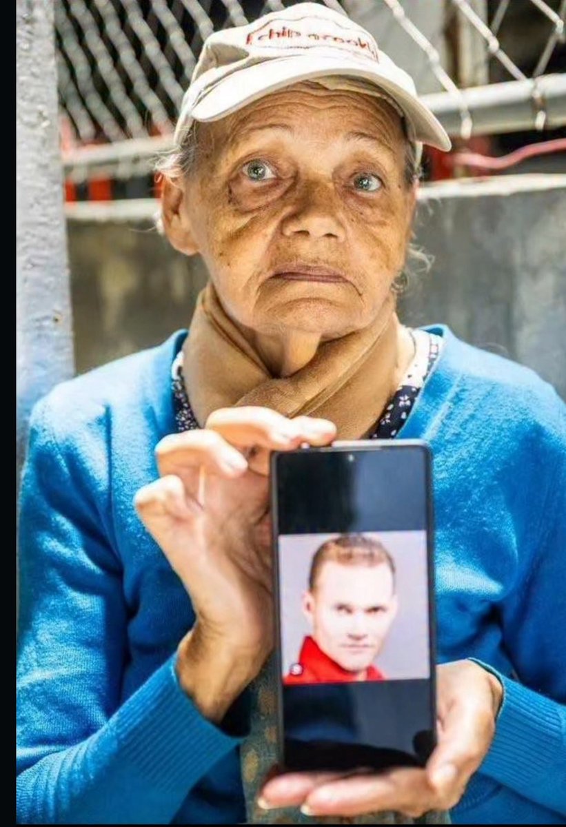 tiafatimasaleh's tweet photo. Dos MADRES que buscan la VERDAD y visibilizan la DESAPARICIÓN FORZOSA de sus hijos 

HUGO MARINO buscado desde hace casi 7 años 

VÍCTOR HUGO QUERO buscado desde hace 14 meses 

El edo está en la obligación de responderle por sus hijos y darle FÉ DE VIDA de ellos https://t.co/IgR3R7bM8B