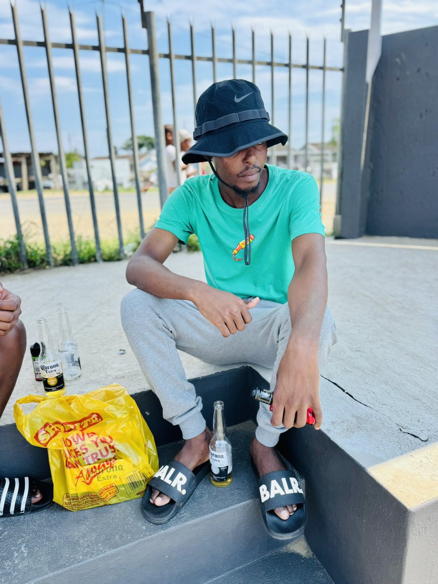 mpendulo_lo's tweet photo. Phansi komthunzi welanga https://t.co/U9MCjkx4OC