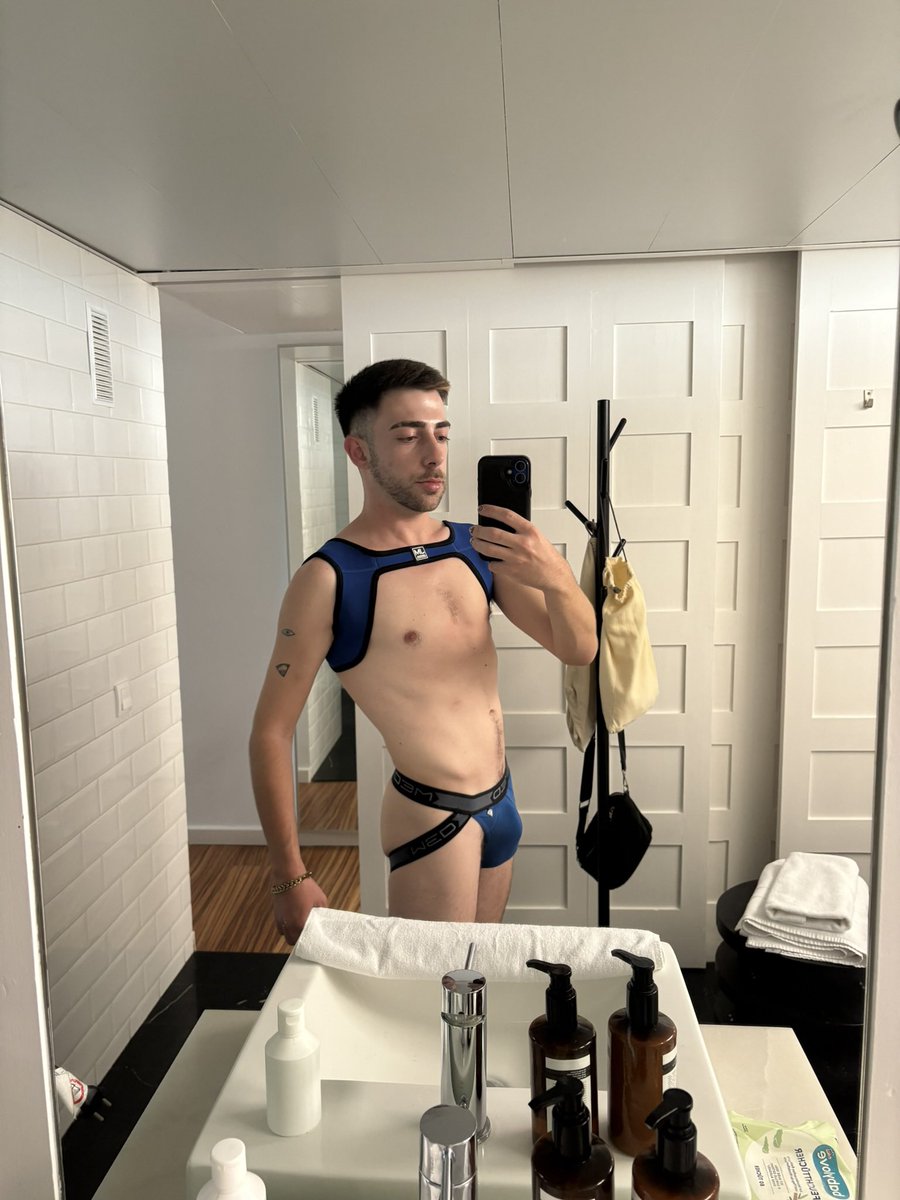 Say please.
#chudai #greekgayboy #Espana #BOYNEXTDOOR #teasegame #vacation