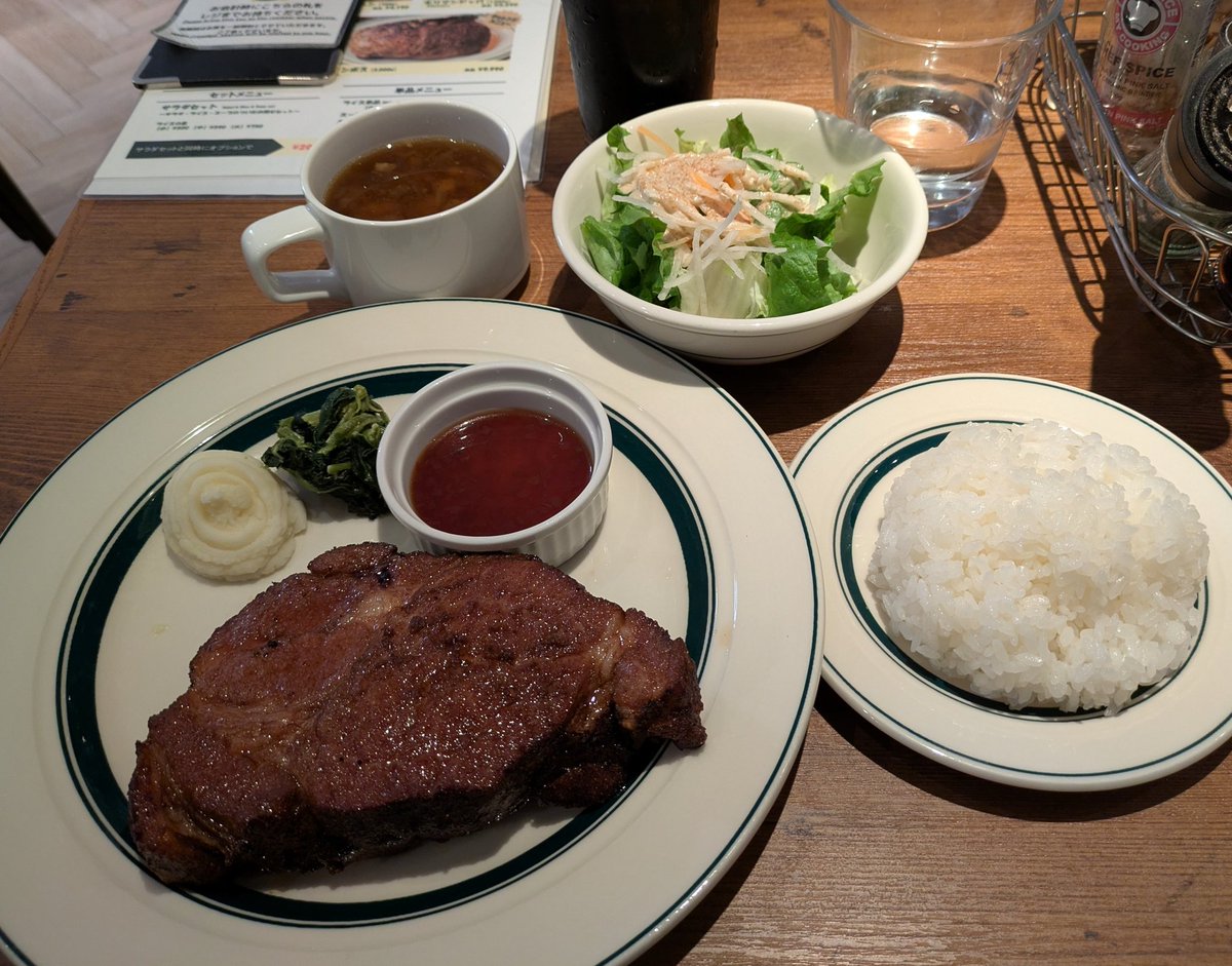 最近周りでポークステーキの話をしてましてね、食べたくなったので行ってきました。