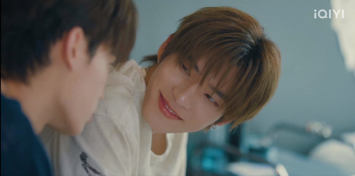 “ผมเลือกพระจันทร์ เพราะมันไม่เหมาะกับเขา”

“เขาเป็นดวงอาทิตย์”

“สำหรับผมแล้ว… เขาคือดวงอาทิตย์”