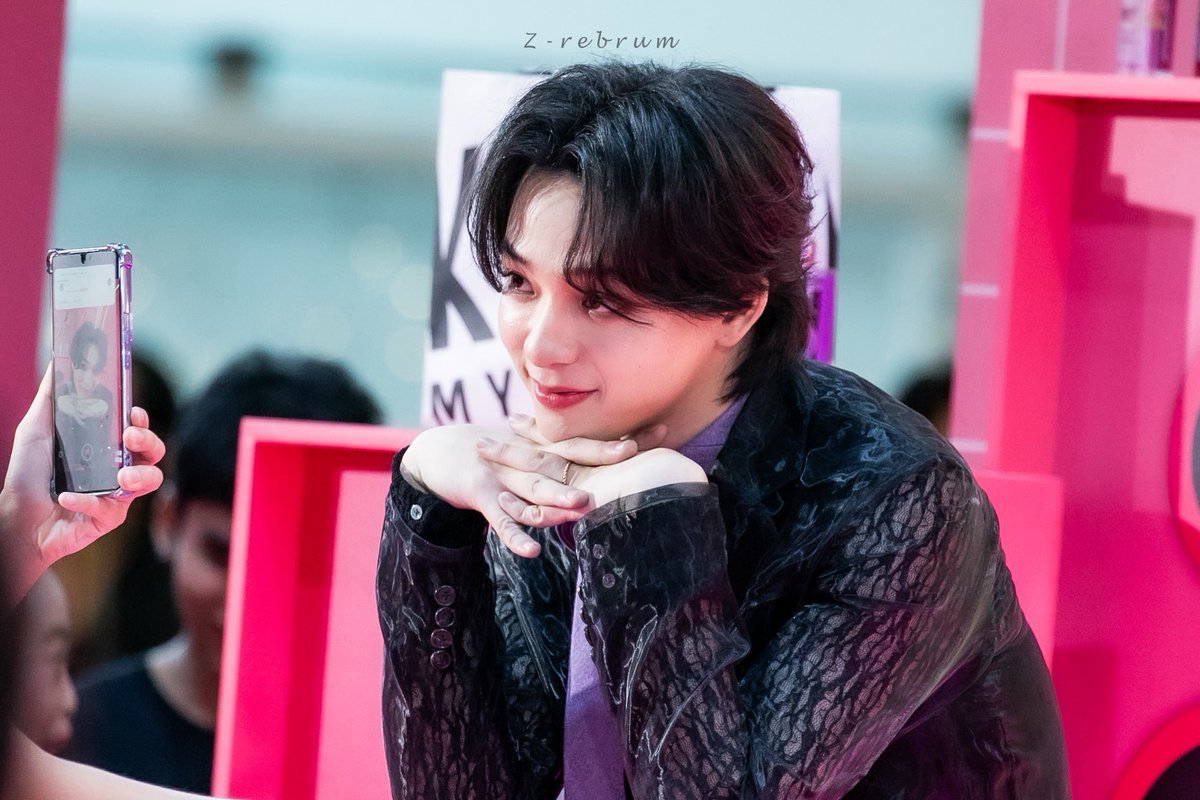 ถ้าเจอสายตาแบบนี้ พ้มทำมือถือร่วงแน่

BBAS TOPS OF BEAUTY

#KissMyBodyWithBas 
#ตัวหอมจนน่าคิสไปกับบาสหัสณัฐ 
#KissMyBodyxBasxTops