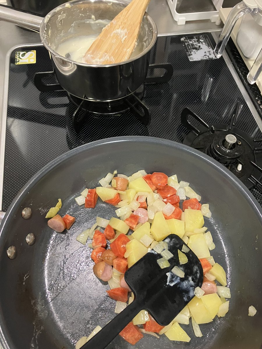 Pokechef_EBISON's tweet photo. 冷蔵庫にあった野菜でつくるグラタン https://t.co/99AOizqvF7