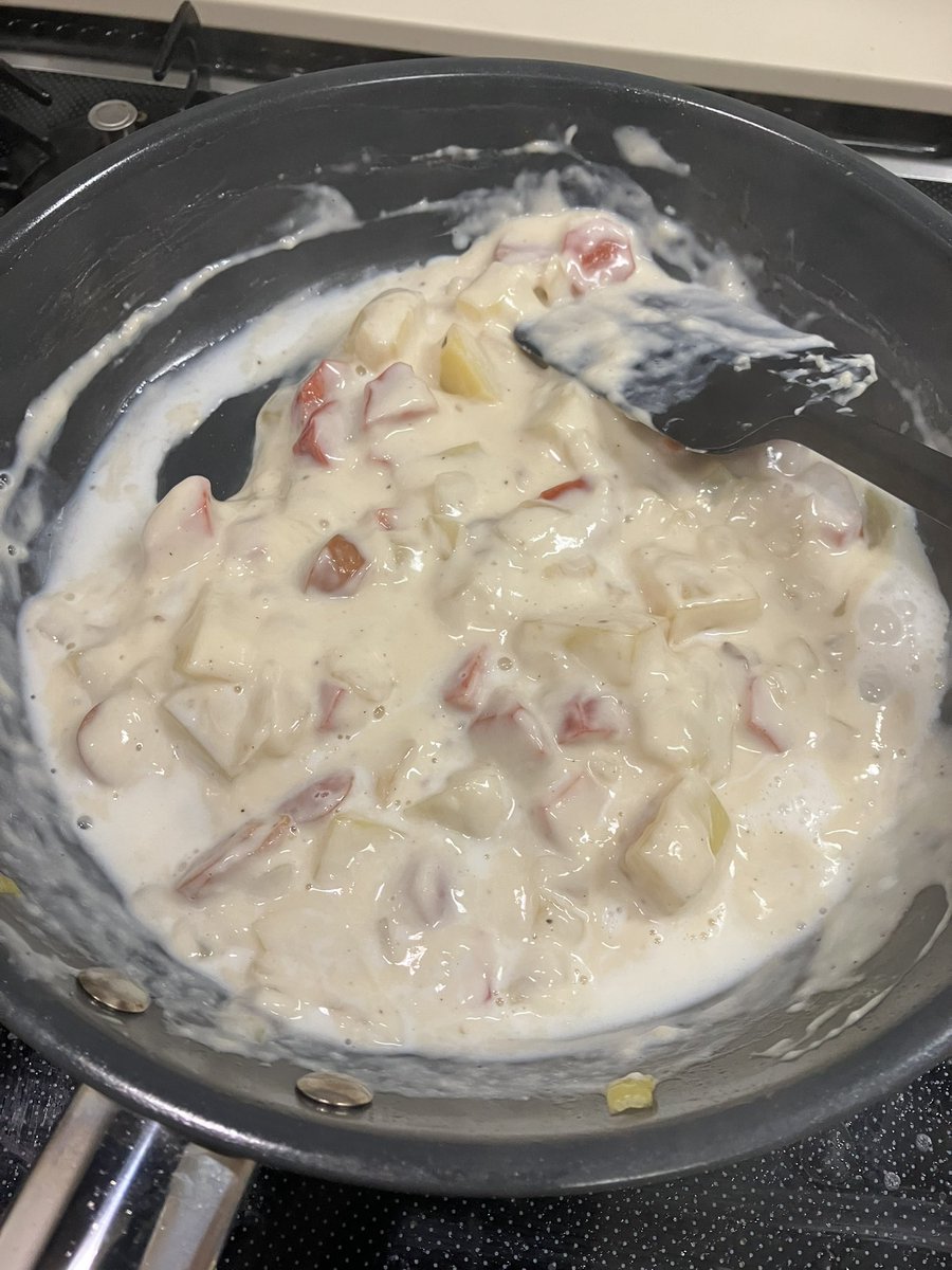 Pokechef_EBISON's tweet photo. 冷蔵庫にあった野菜でつくるグラタン https://t.co/99AOizqvF7