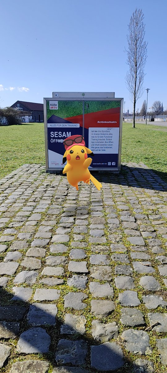 _Kaliido_'s tweet photo. When reality and AR collide ⚡️
Was just walking outside and suddenly this happened… 
Some moments you just have to capture.
Did you ever get a perfect snapshot like this?

#GoSnapshots #GoSnapshotCelebration #PokemonGO #ARPhotography #AugmentedReality
#Pokemon #ichbinkolleaktiv https://t.co/wucCglKLbh
