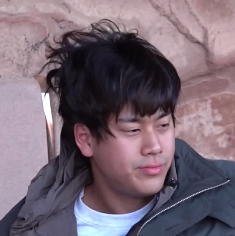 무모특: 무디니 눈웃음에 환장함
그중에서도 첫번째 사진이 여우같아서 젤 좋아하구요
두번째사진은 아무래도 프사할만큼 귀여우니까ㅎㅎ

근데 최애사진, 최애곡 이런거 도저히 못고르겠음 좋은게 너무 많아!!!