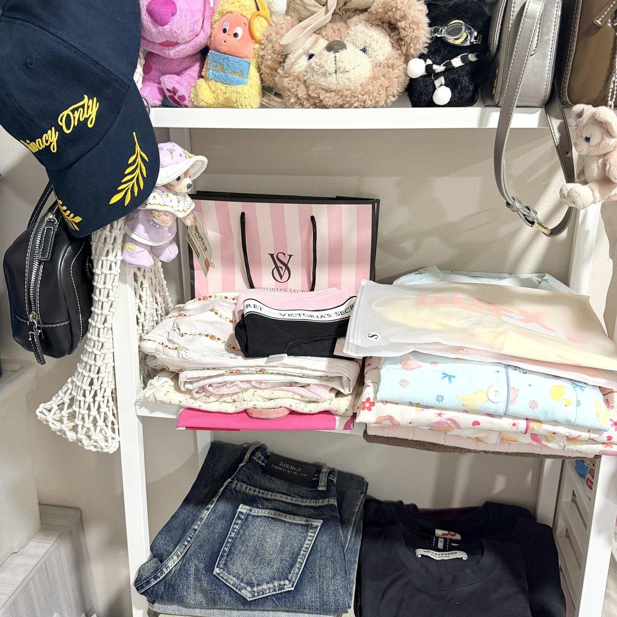 ꙳⋆ โล๊ะตู้ค่า🍎
(stylist,duex,gentle,merge,cintage,etc…)
รอบส่งวันจันทร์ (ตัดรอบไม่เกิน01:00) 
Today 21:30-22:00 👀 
ค่าส่งเหมา 50 รีปักลด10

 #ส่งต่อเสื้อผ้า #ส่งต่อเสื้อผ้ามือสอง #ส่งต่อstylist #ส่งต่อcintage #vghbkk #ส่งต่อrally #ส่งต่อmardi #ส่งต่อmerge #ส่งต่อduex