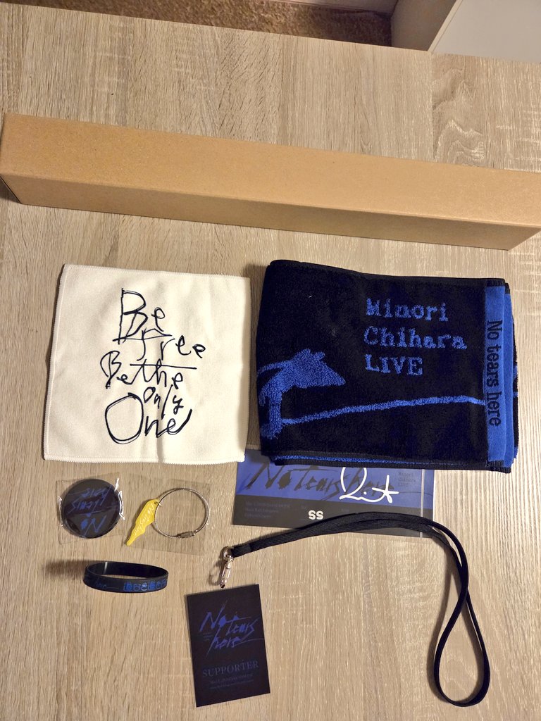 今日行ってきた茅原実里さんのライブの戦利品達。 SS席特典のポスター