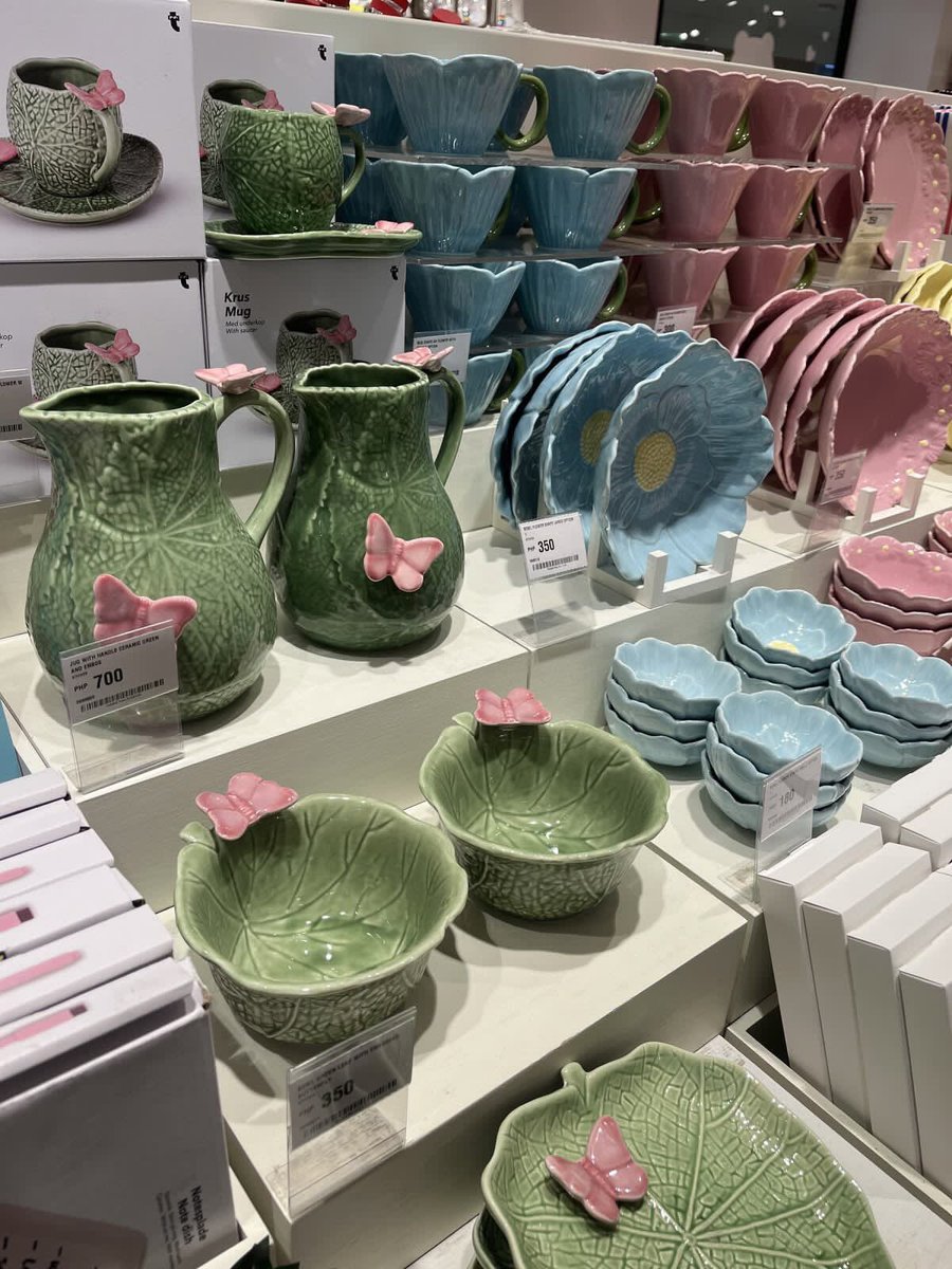 AAAAKKHH MONANGIS BOLEH GAA😭😭

kenapa di umur sekarang (30th) baru nemu brand yg jual mangkok, piring &amp; mug SE-LUCUUU INI buat raya besok.. 😌🤍
