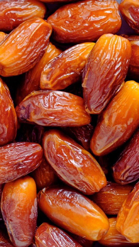 Baru tau ternyata dunia per-kurmaan ada kastanya. Pantes harga beda2 jauh bgtt😭😭

1. Kasta merakyat : Golden Valley, Naghal, Khalas curah, Tunisia
2. Kasta kaum mendang mending : Palm Frutt, Date Crown, Mazafati, Safawi standar
3. Kasta kaum mapan : Sukkari (Raja), Medjool USA