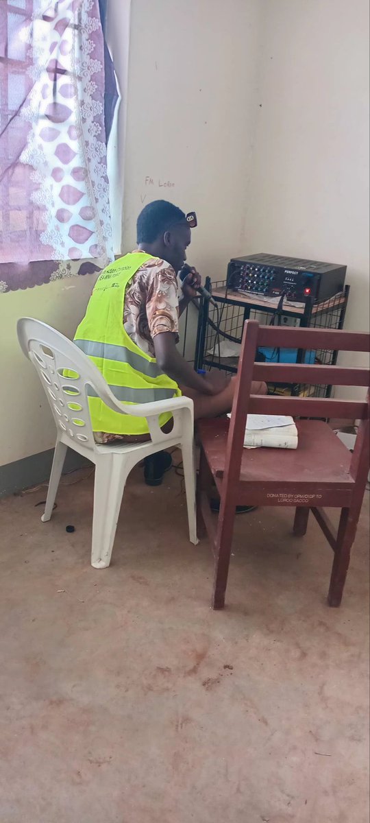 lokor_254's tweet photo. Inside loroo community radio station broadcasting . Raising/ sensitization awareness on climate change https://t.co/kb6wABYCJ0