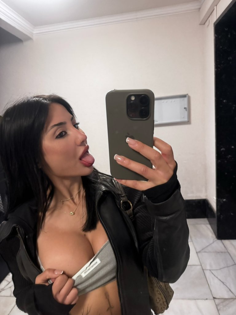 snackychann tweet media