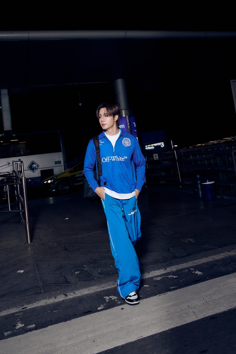 คนหล่อพร้อมบิน! ส่องลุคเท่ของหนุ่ม ‘ซี’ ขณะออกเดินทางไปปารีส เพื่อร่วมชมโชว์ Off-White™ คอลเล็กชั่นใหม่ Fall-Winter 2026 ที่จะจัดขึ้นในวันที่ 5 มีนาคม เวลา 17.30 น. ตามเวลาประเทศไทย 💚

📸ชมภาพ mintmagth.com/people/zeepruk…

#ZeeNunewWithOffWhite
#OffWhite #OffWhiteFW26
#ZeePruk