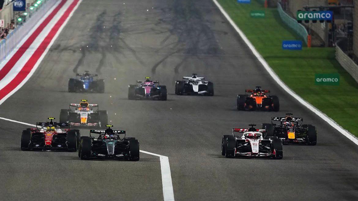 blog_formula1's tweet photo. ⭐️ VOCÊS ESTÃO PREPARADOS PRA MARÇO? ⭐️

O MOMENTO TÃO ESPERADO CHEGOU: A F1 VOLTA NESSE MÊS!!! 

Simplesmente 83 pontos em jogo:

8/3 🇦🇺 GP da Austrália, 1h
14/3 🇨🇳 Sprint GP da China, 0h
15/3 🇨🇳 GP da China, 4h
29/3 🇯🇵 GP do Japão, 2h

E aí, bora nessa? ESSE ANO PROMETE 🔥 https://t.co/oKrSAqagTI