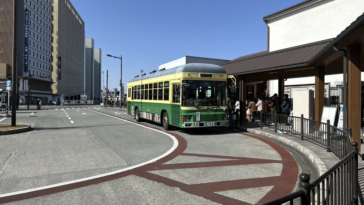 お昼に伊勢市で江ノ電チックなバスに遭遇