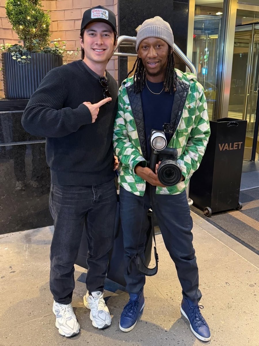 huddybows's tweet image. hudson and that one paparazzi