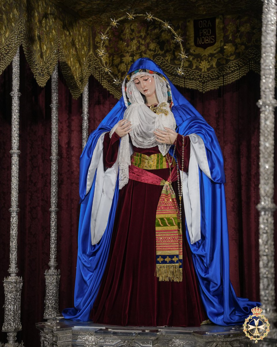 ⚫️⚪️ La Santísima Virgen del Rosario ya se encuentra bajo su palio a la espera de un nuevo Jueves Santo.

📷: <a href="/TQuifes/">Tomás Quifes</a>
