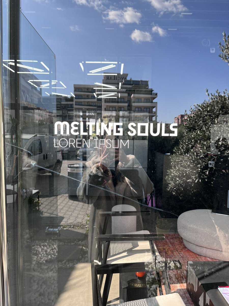 lorenipsum tweet media