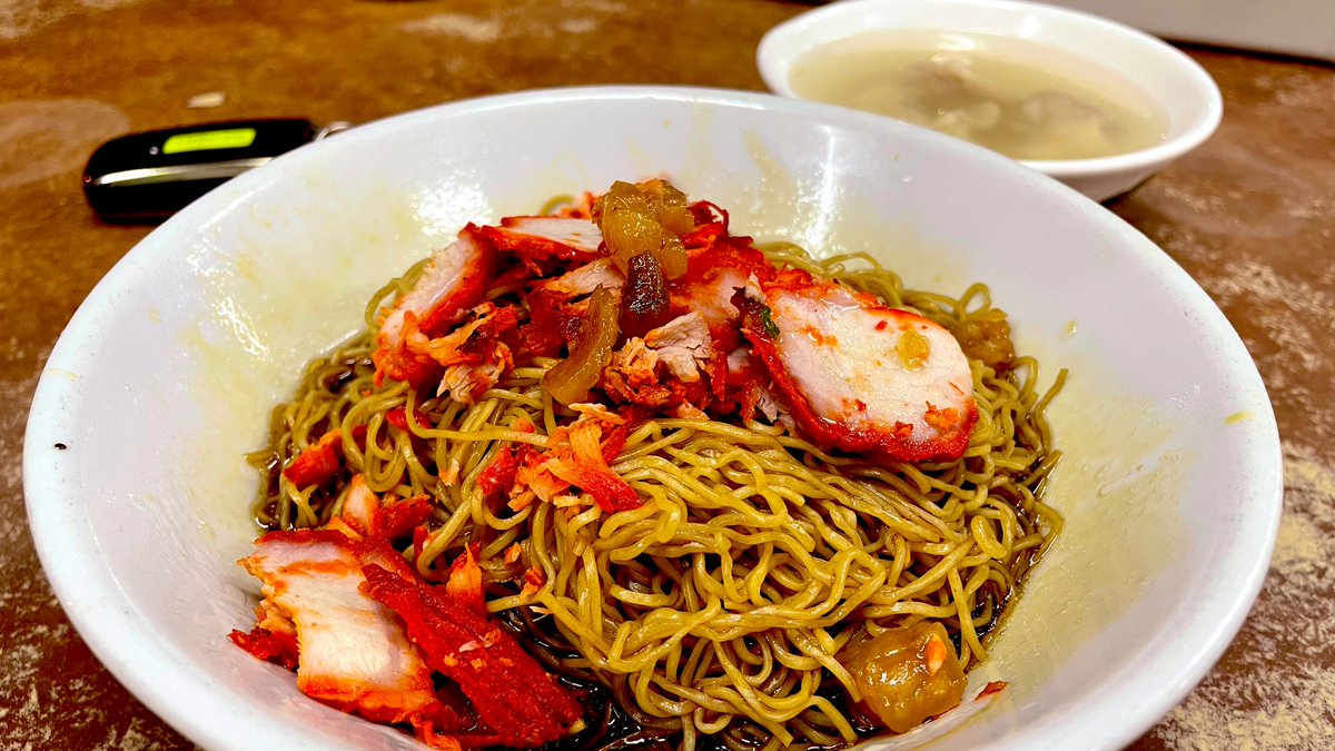 No idea what to have for dinner tonight. Tampoi Ah B Wantan Noodles tonight La!

Duck egg noodles, crispy lard, char siew heaven.