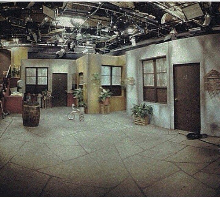 AyerNomasSeries's tweet photo. La magia de la televisión... https://t.co/6SkVh0Zz6U