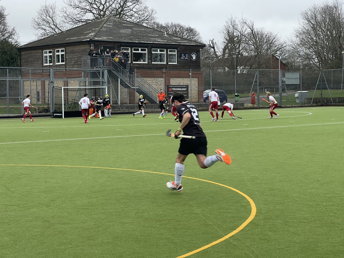 GoddersSteve's tweet photo. @swsportsnews @indiangymkHC @ExeterUniHC Congratulations to @MarlowHC on well deserved 3-1 win at @hockeyfareham 
Great to catch up with Marlow lads &amp; with our @NPUAhockey umpires @haylingmike @RobJenkins13 

#Fareham #WestHockey #SouthHockey #thirdteam https://t.co/2N3tbHEnOL