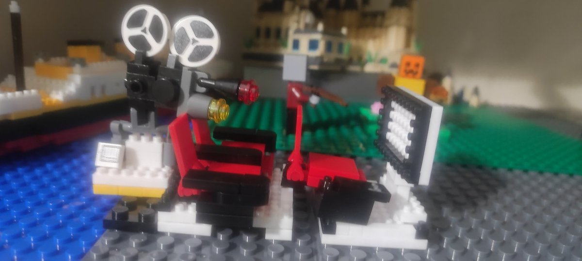 MarcoZuccardi's tweet image. La sala cinema "  Lego " compreso anche di proiettore è finalmente completa #lego #legocity