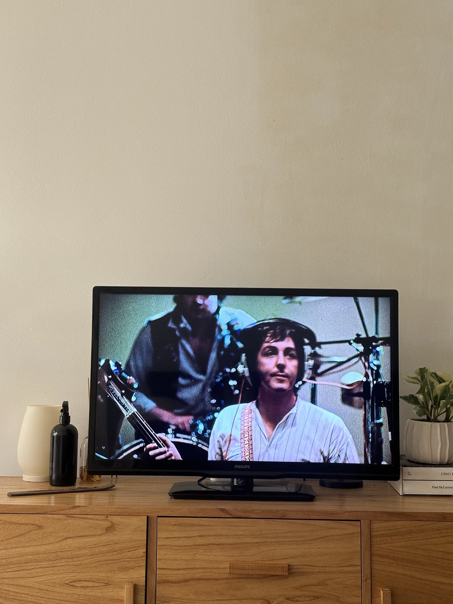 bren ✨ tweet media