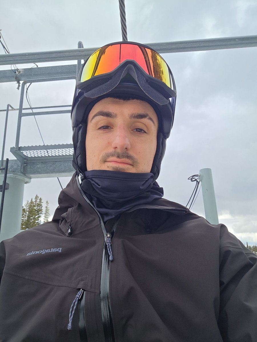 NvCloudds_18's tweet photo. We snowboarding today https://t.co/tdQF3k51jx