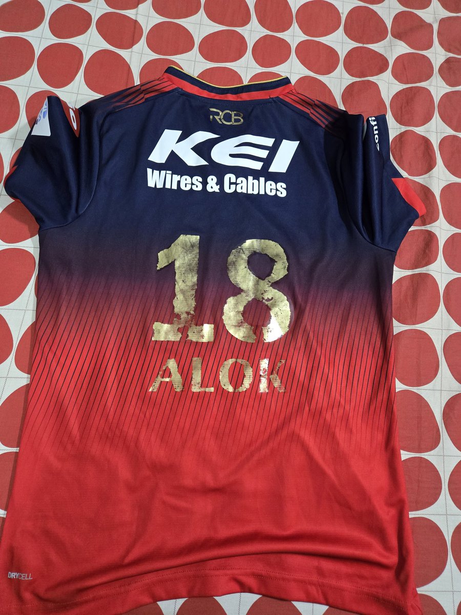 Alok4one's tweet photo. Paid ₹5000+ for an official RCB jersey from Puma last May.
Worn just 3–4 times.
And this is the quality?
The name, number &amp; crest print are peeling off just from sweating. No rough use. No excessive washing.
@PUMA @pumacricket @pumaindia @RCBTweets https://t.co/mvIs8WceVt