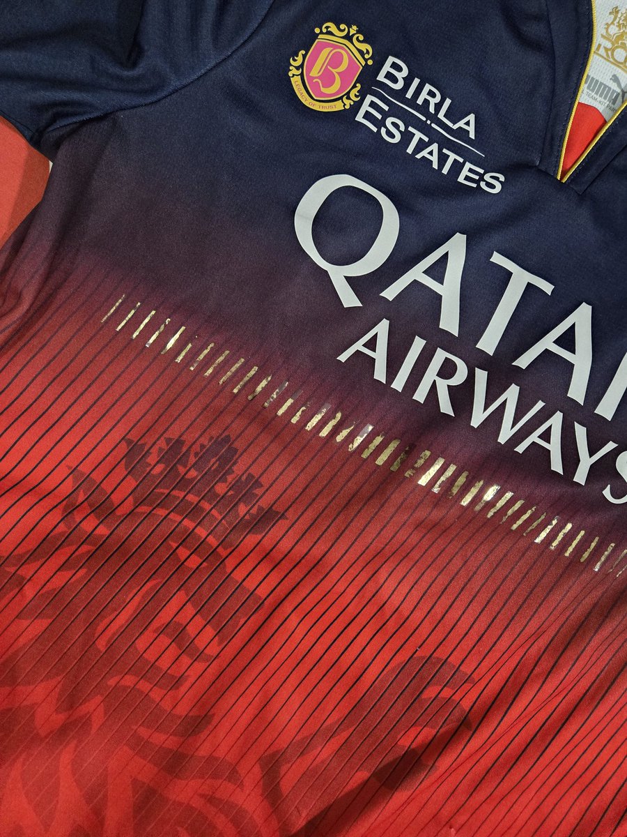 Alok4one's tweet photo. Paid ₹5000+ for an official RCB jersey from Puma last May.
Worn just 3–4 times.
And this is the quality?
The name, number &amp; crest print are peeling off just from sweating. No rough use. No excessive washing.
@PUMA @pumacricket @pumaindia @RCBTweets https://t.co/mvIs8WceVt