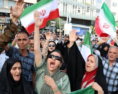 RumiBiswas33542's tweet image. 🚨 U.S. protests erupt after Iran strikes; gas prices soar &amp;amp; political tensions rise. 

Full story in comment  below : 

#USProtests #IranStrikes #GasPrices #PoliticalFallout #USNews