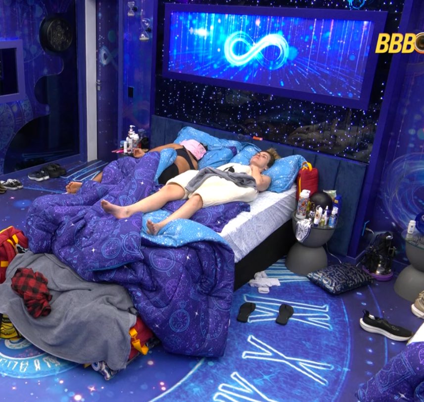 “ninguém fica o tempo todo vendo a gente não”
corta pra eu assim vigiando ela 
#bbb26