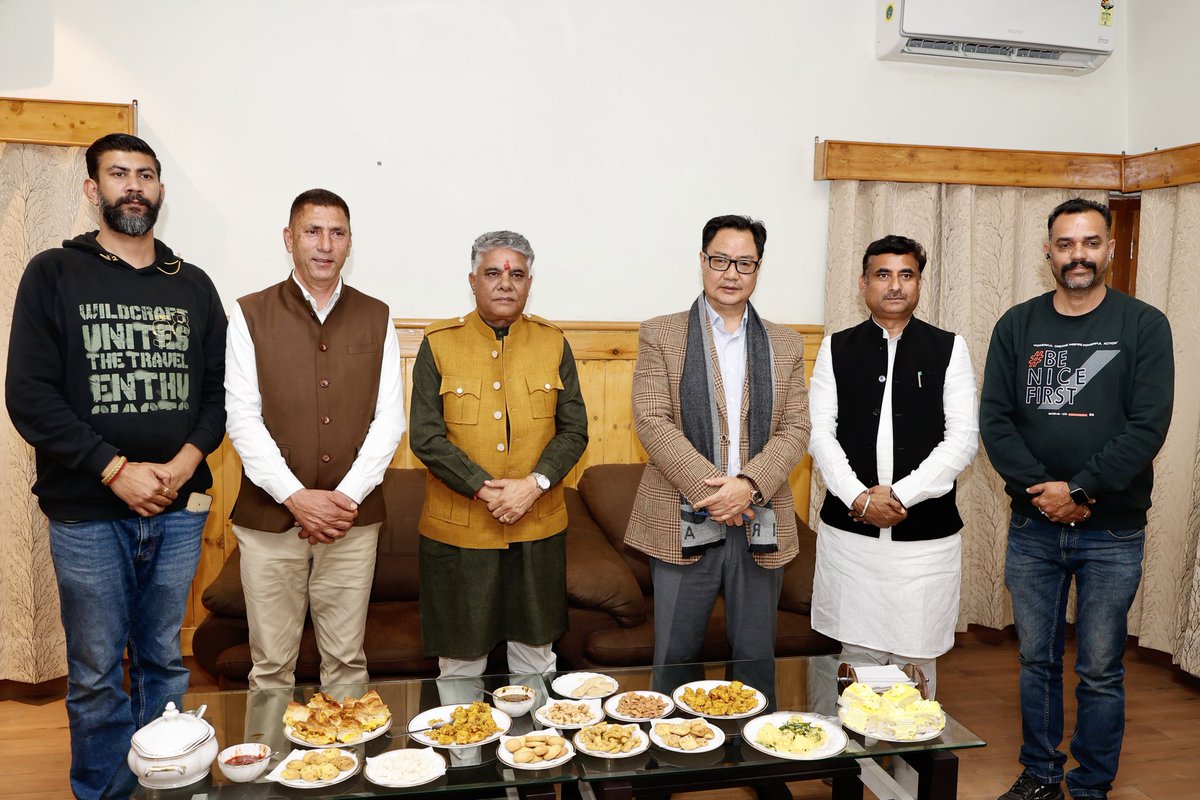 KirenRijiju's tweet photo. Had a warm interaction in Nurpur, Kangra District, Himachal Pradesh with MP Dr. @DrRajeevBJP ji; MLA, Nurpur, Shri @ranbirsingh006 ji; Shri Rajesh Kaka ji, BJP Zila Adhyaksh; Shri Sabhaya Lohtia ji, BJYM Zila Adhyaksh; & Shri Punnet Gautam ji, Pradesh Karyakarini Sadasya.

Grateful for the engaging discussions & the collective commitment towards strengthening development & serving the people of Himachal Pradesh with dedication & teamwork.