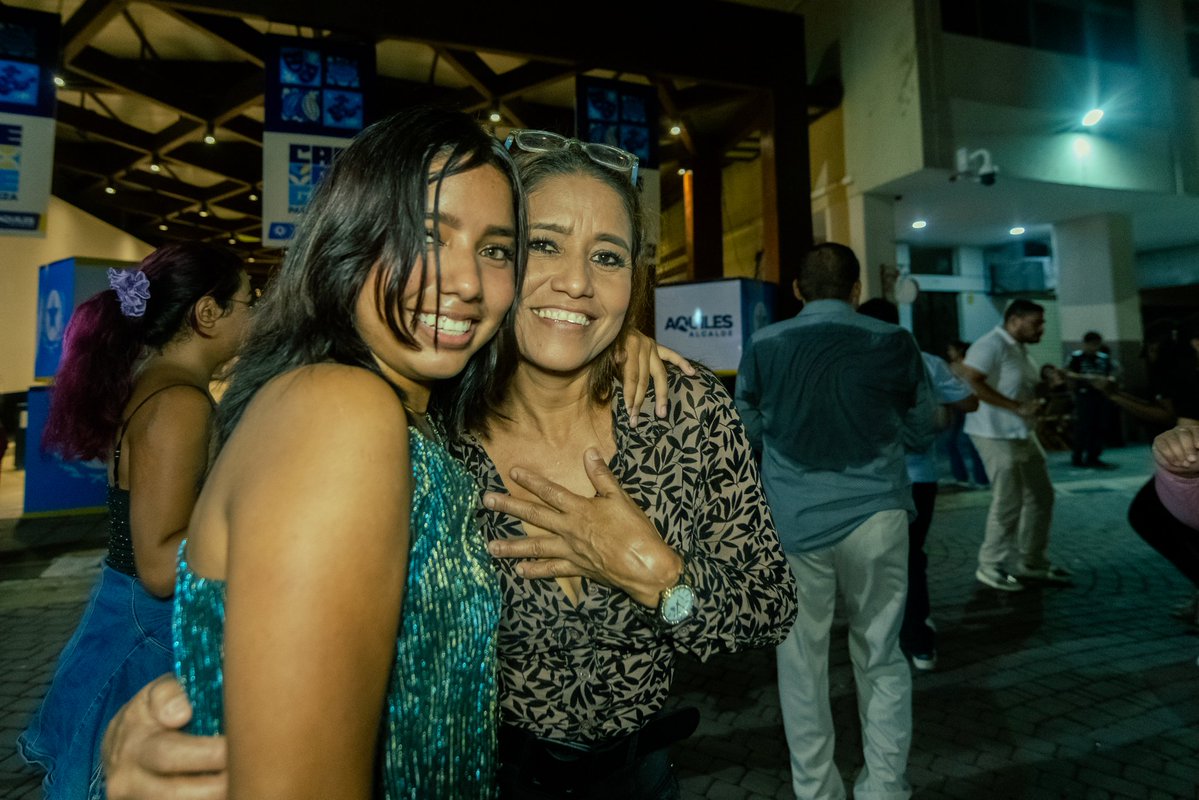 Las calles Panamá e Imbabura volvieron a llenarse de música, talento y familias disfrutando juntas 🎶✨

‘Cae a Panamá Nocturna’ se consolida como un espacio seguro y entretenido para dinamizar la economía local y recuperar el centro para la ciudadanía.

Así se vive este espacio