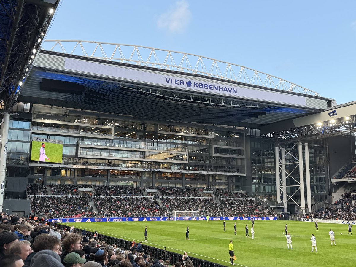 DanMKDons's tweet photo. FC Copenhagen v Randers in the Danish Superligaen 🇩🇰 https://t.co/MRuw7O21Lb