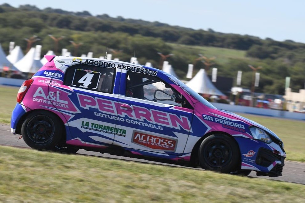 acelerando_team's tweet photo. #TurismoPista #FinalC3

🥇Federico Hermida llevó una entretenida final en Toay🏆

🥈M. Chialvo +0.187
🥉L. Gonzalez +1.787

#TPenToay
📸 @TurismoPista https://t.co/iEQ50k3ISA