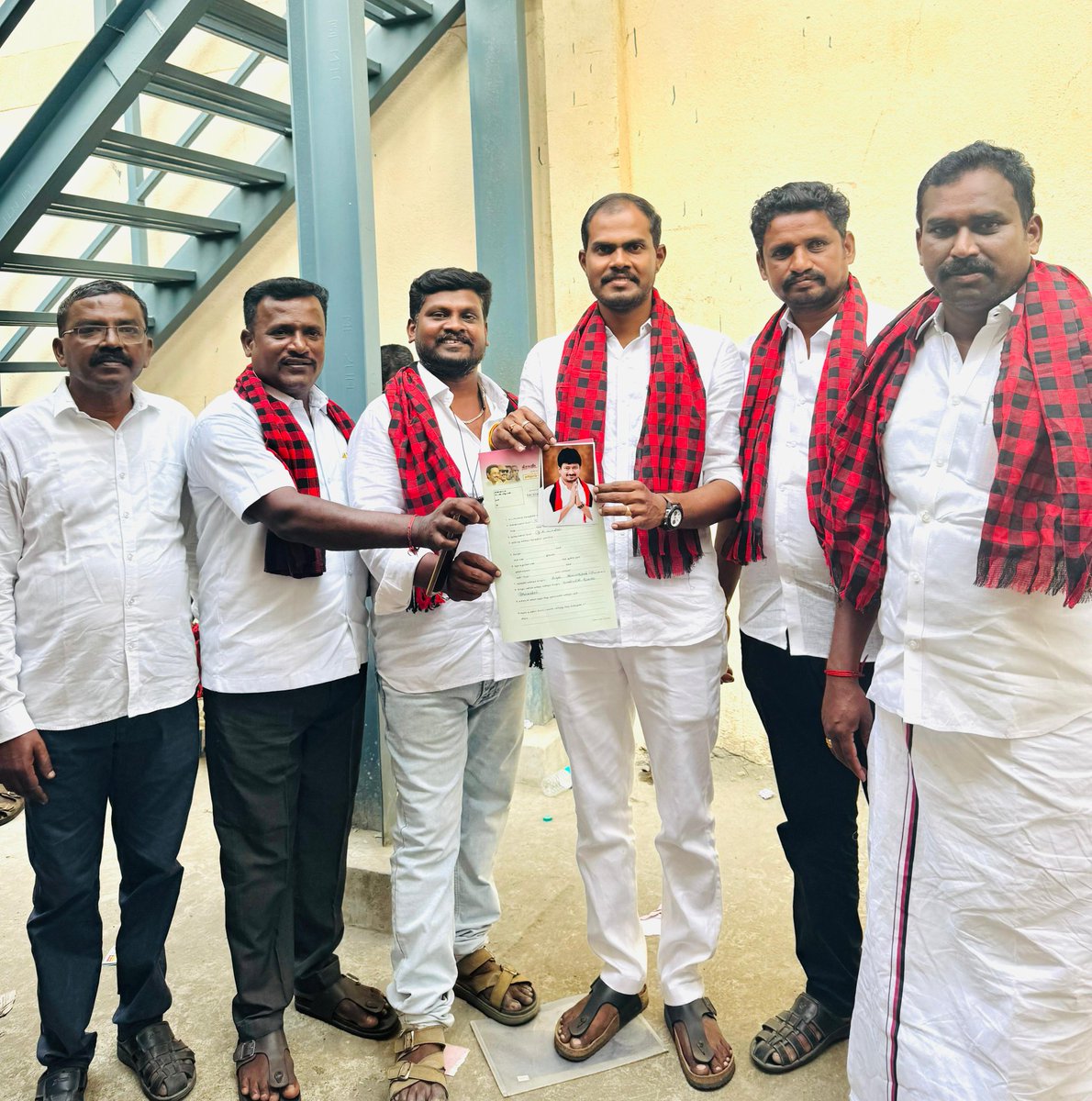 Saravanaaaa2's tweet photo. #விராலிமலை தொகுதியில் மாண்புமிகு.தமிழ்நாடு துணை முதல்வர் ,கழக இளைஞரணி செயலாளர் @Udhaystalin அவர்கள் போட்டியிட விருப்பமணு #DMKYW சார்பில் மனு செய்தோம்... @mkstalin @kkchellapandian @krnbose @anjugam_dr https://t.co/6hGYti5nGJ